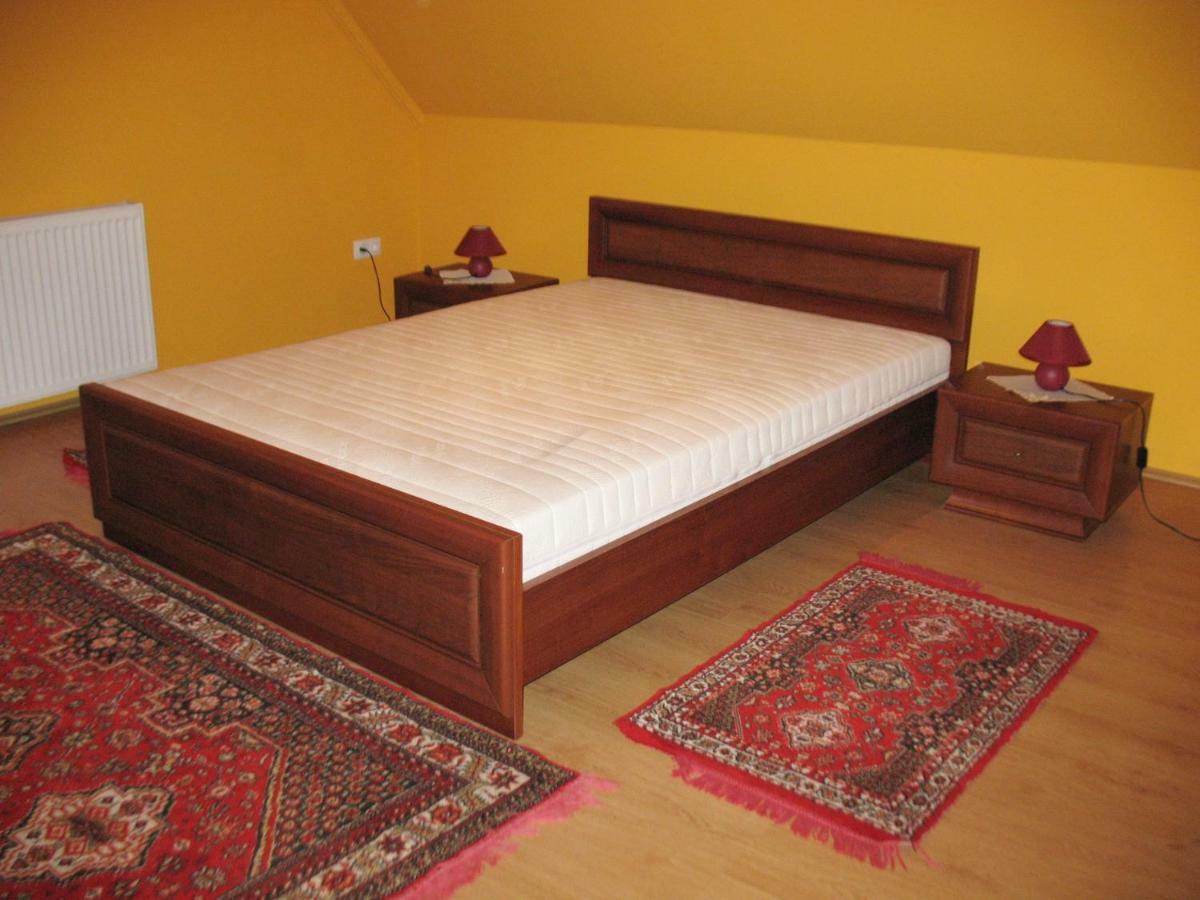 Menyhart Apartman Gyenesdiason 6 Fo Reszere 外观 照片
